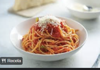 Fideos con salsa.