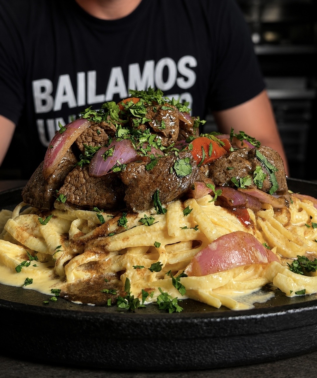 Lomo Saltado Y Pastas Con Salsa Huancaína